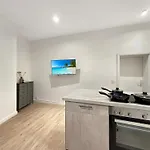 Modernes 2 Zimmer Apartment Und Kueche